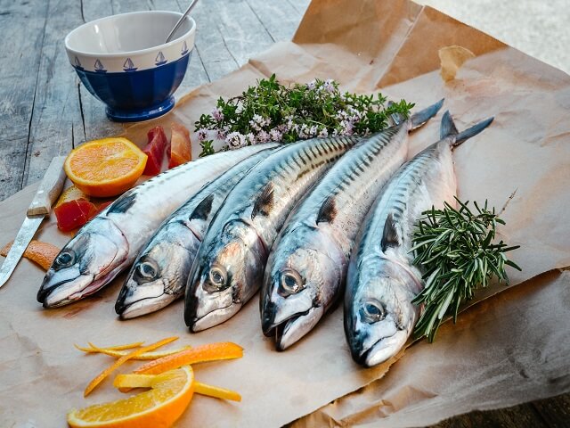 Ganzen Fisch grillen