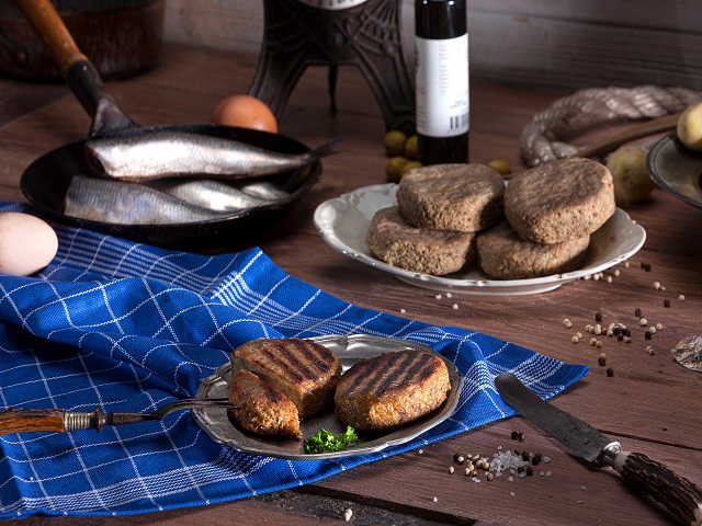 Heringsfrikadelle hausgemachte Frikadelle Fischfrikadelle ca. 95g Heringsfrikadelle hausgemachte Frikadelle Fischfrikadelle ca. 95g