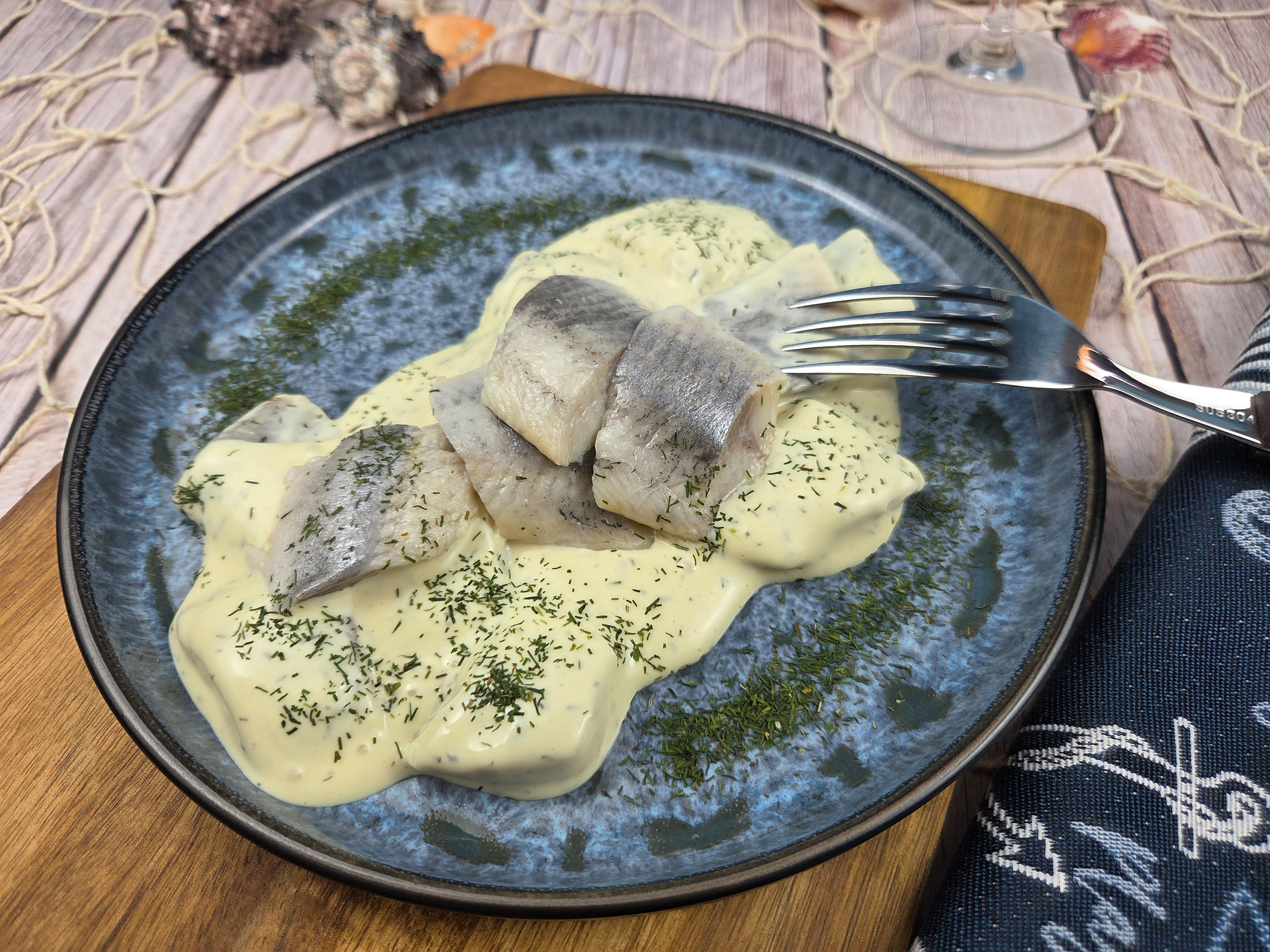 Feine Bismarckhappen in Dijoncreme