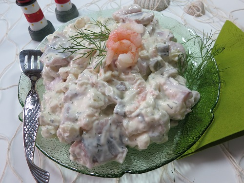 Matjes-Symphonie Matjes-Symphonie: verschiedene Matjesvarianten künstlerisch arrangiert, frisch & maritim serviert.